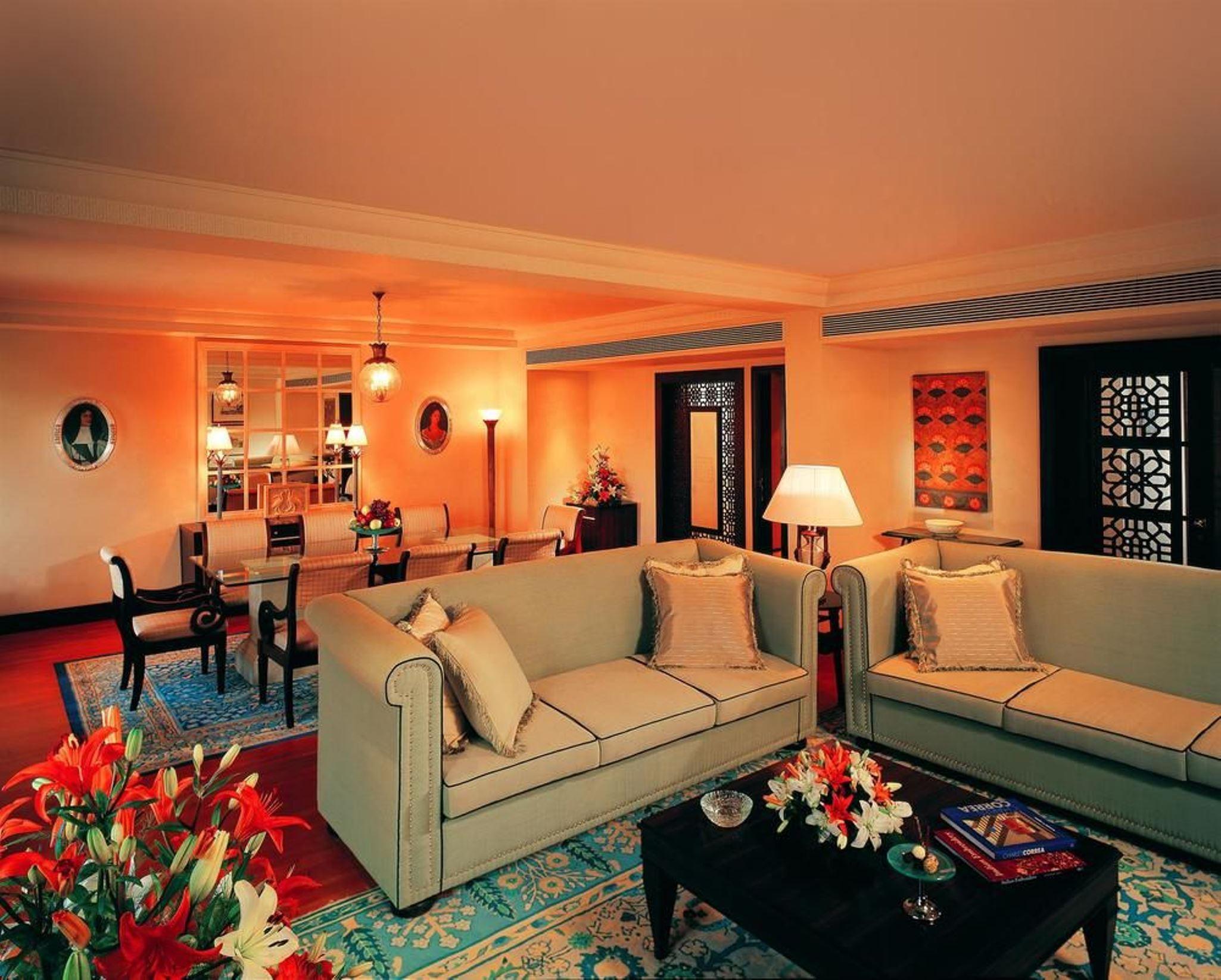 Itc Maratha, A Luxury Collection Hotel, מומביי מראה חיצוני תמונה A living room in a suite at the Taj Mahal Palace, Mumbai