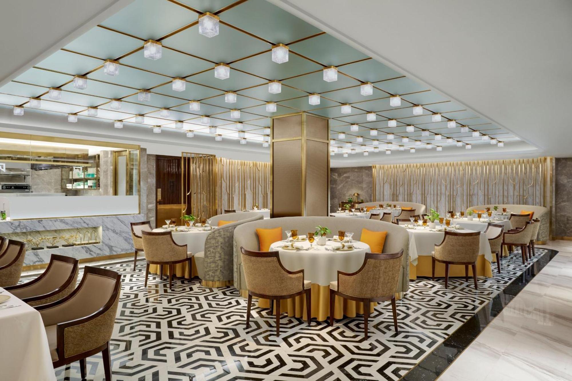 Itc Maratha, A Luxury Collection Hotel, מומביי מראה חיצוני תמונה The restaurant on board
